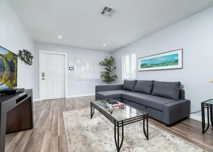 The Palms At Middle River Terrace 1