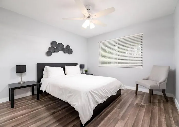 The Palms At Middle River Terrace 1